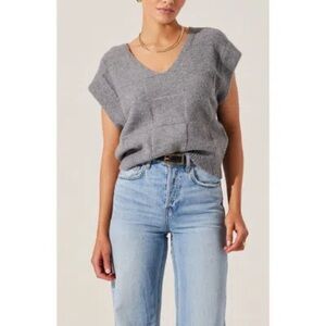 ASTR the Label Grey Checkered V-Neck Sweater Vest Size S